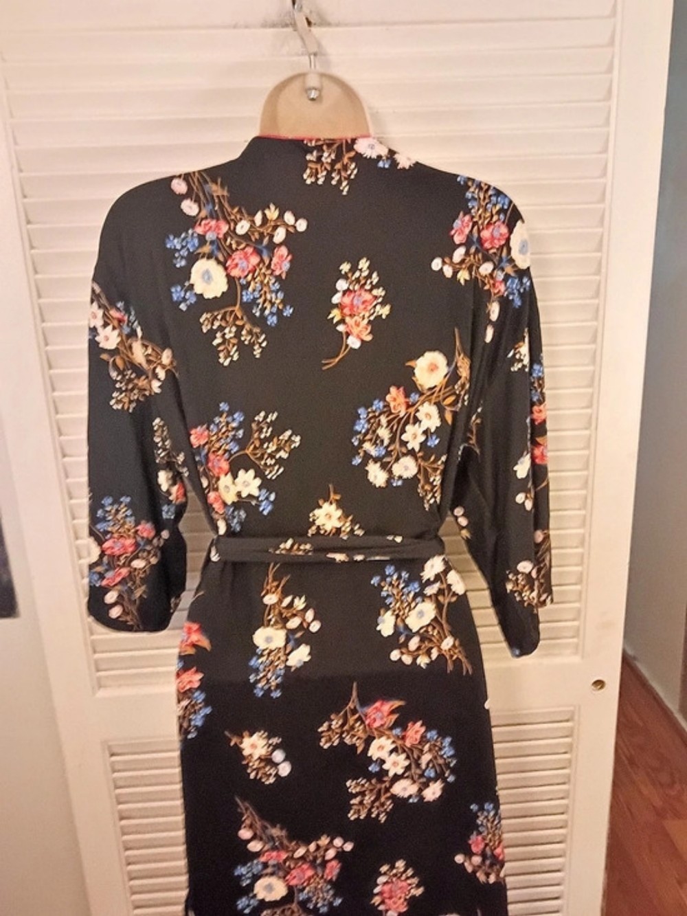 Flora Floral Robe - Picture 8 of 9